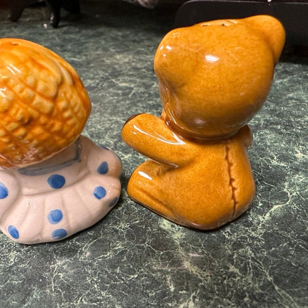 Avon Raggedy Ann Doll & Teddy Bear Salt and Pepper Shakers. Vintage - Picture 3 of 3